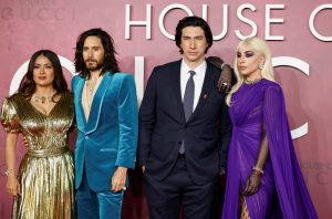 Salma Hayek, Jared Leto, Adam Driver e Lady Gaga posam na estreia de "House of Gucci".
