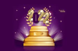 Um pódio dourado com a palavra "TOP" e os números "2022" em destaque, cercado por louros dourados, em fundo roxo brilhante.