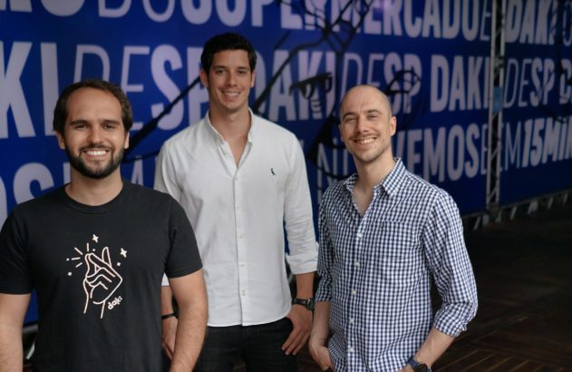 Fundada em janeiro de 2021 por Alex Bretzner, Rafael Vasto e Rodrigo Maroja, a Daki é um mercado 100% digital que faz entregas em domicílio em 15 minutos/Divulgação
