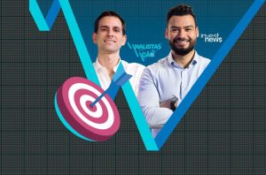 Analistas Invest News sorrindo, fundo de gráfico com alvo e flecha atingindo o centro.
