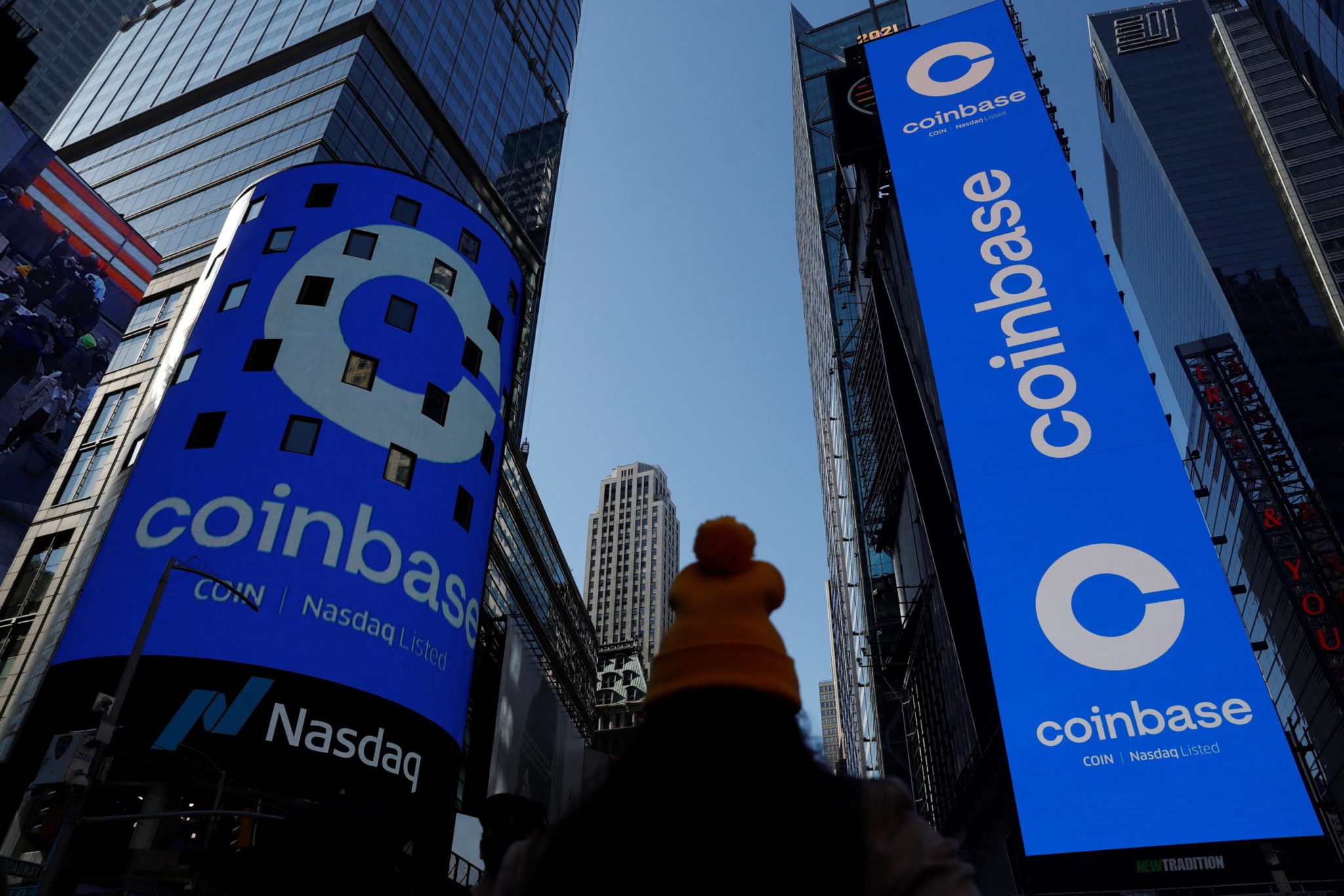 Coinbase compra bolsa de futuros de criptomoedas e planeja vender derivativos