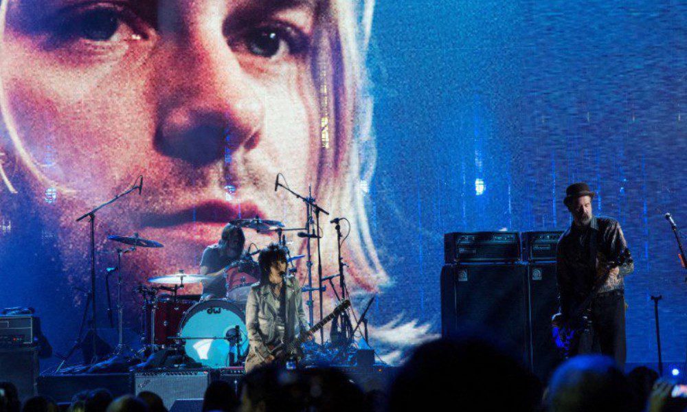 Bebê do álbum ‘Nevermind’ volta a processar Nirvana