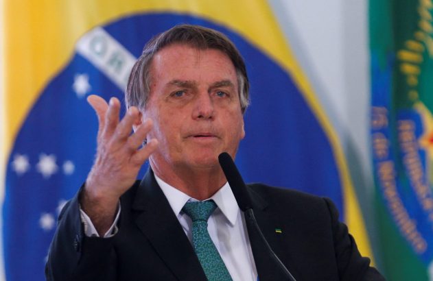 Na Hungria, Bolsonaro diz que alegada retirada de tropas da fronteira com Ucrânia foi gesto de Putin
