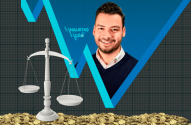 Analista sorridente, balança, moedas e gráfico financeiro. Logotipo 'Analistas em Ação'.