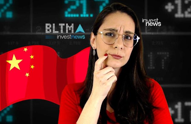 Mulher analista pensativa com óculos, à frente da bandeira da China e dados financeiros. Logo Investnews.