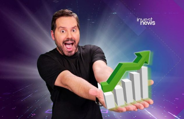 Dony De Nuccio com camistea preta e as mãos para frete com um gráfico nas mãos