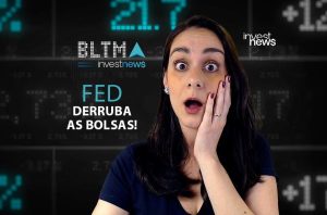Mulher chocada com a notícia "FED Derruba as Bolsas!" em fundo financeiro digital.
