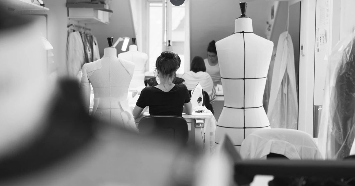 Chanel compra a Charvet, a mais antiga fabricante de camisas da França
