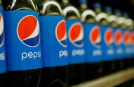 Garrafas de Pepsi expostas em uma loja em Pasadena, EUA