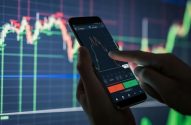 Ilustração de um mão com o celular verificando gráficos do Ibovespa mercado financeiro