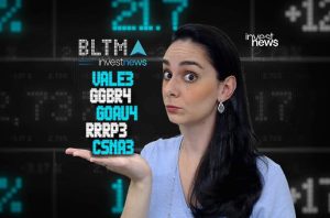 Mulher com olhar surpreso exibindo tickers de ações digitais na mão, sobre fundo de painel financeiro Investnews.