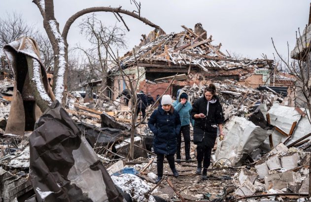Ucrânia e Rússia concordam sobre corredores humanitários em meio a avanço da guerra