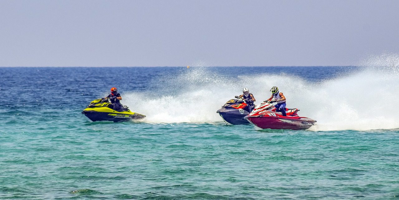 Governo zera imposto de importação sobre jet-ski, balão e dirigível