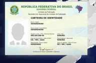 Carteira de Identidade (RG) brasileira com dados fictícios, exibida sobre um mapa do Brasil.