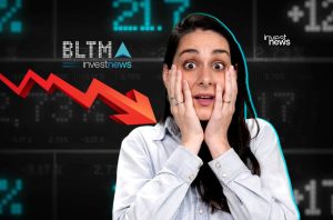 Mulher assustada com mãos no rosto. Ao fundo, números e uma seta vermelha indicam a forte queda do mercado financeiro.