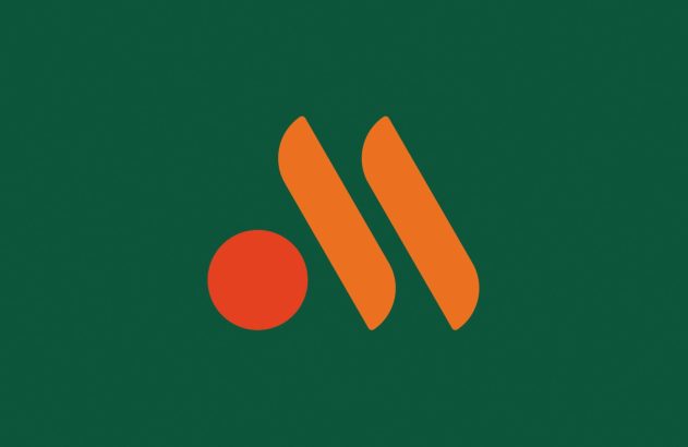 Logotipo Vkusno i Tochka: um círculo laranja e duas formas inclinadas sobre fundo verde-escuro.