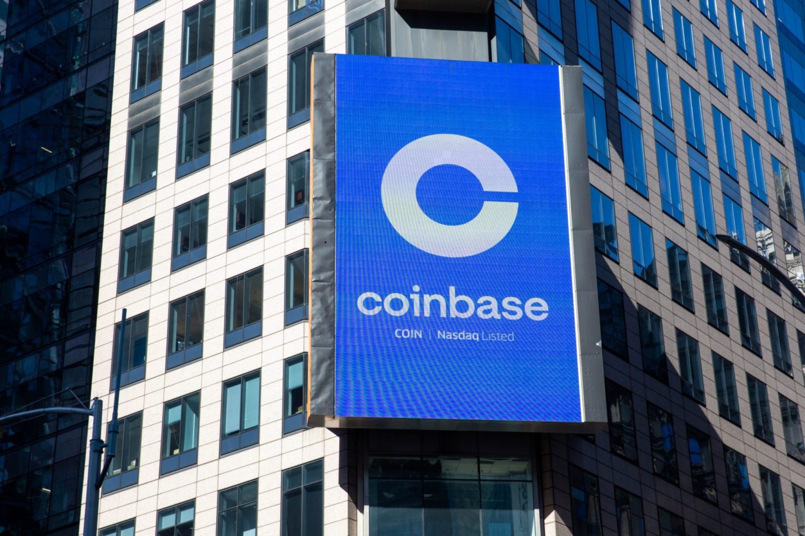 Coinbase demitirá 18% dos trabalhadores com queda do valor das criptomoedas