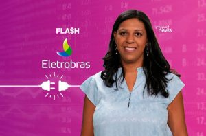 Mulher sorrindo em reportagem Flash sobre Eletrobras e mercado financeiro no Invest News.