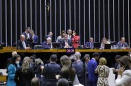 Deputados na sessão do Plenário desta terça-feira Fonte: Agência Câmara de Notícias. (Foto: Michel Jesus/Câmara dos Deputados Fonte: Agência Câmara de Notícias)
