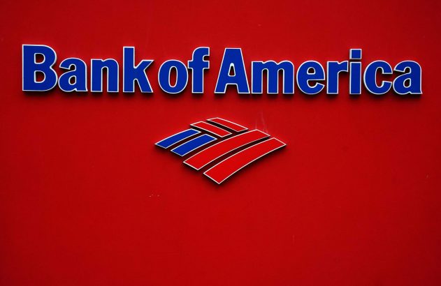 Letreiro da Bank of America em fundo vermelho com o logo abaixo.