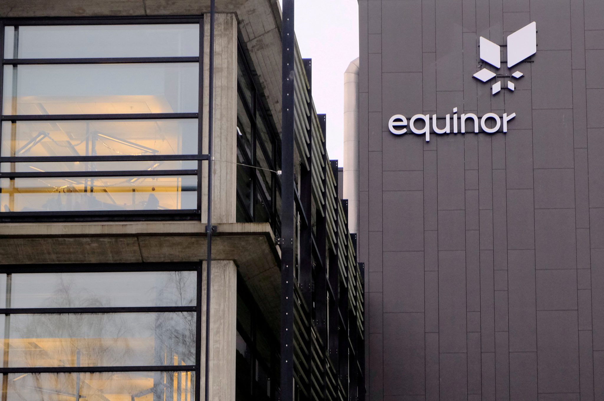 fachada com logo da equinor