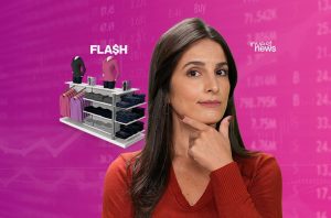 Mulher pensativa, com expositor de roupas e o texto 'FLA$H', em fundo de dados financeiros.