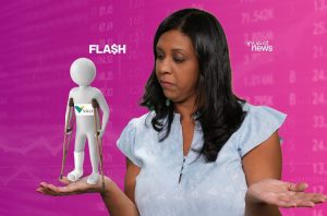 Mulher segura boneco da Vale em muletas e outra mão vazia. Fundo com dados financeiros e 'FLASH'.