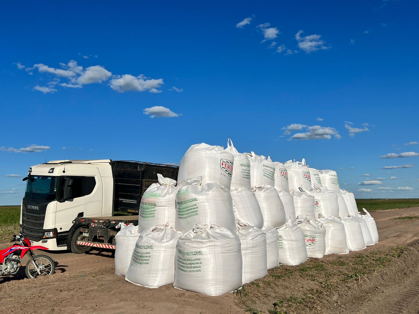 Fertilizante de cloreto de potássio entregue em fazenda da BrasilAgro na Bahia. (Foto: Divulgação)