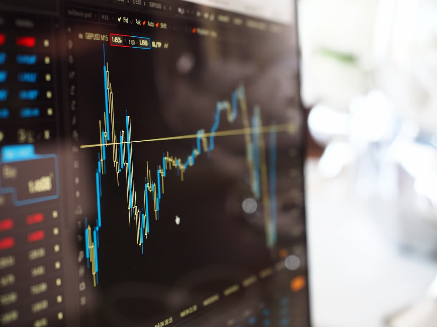 Ibovespa fecha em queda com commodities e renova menor nível desde 2020