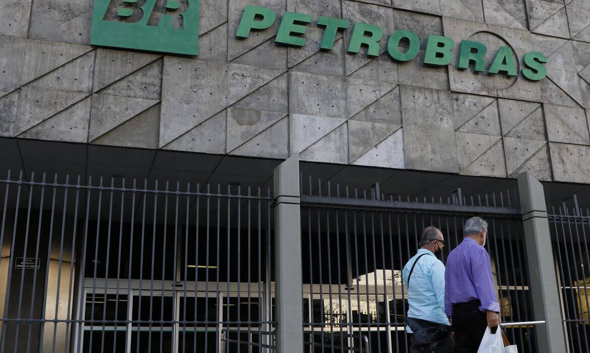 Ficou sabendo? Revisão de estatuto da Petrobras; exportação de petróleo