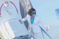 Presidente da Câmara dos Deputados dos EUA, Nancy Pelosi, embarca em avião em Taipé após visita a Taiwan