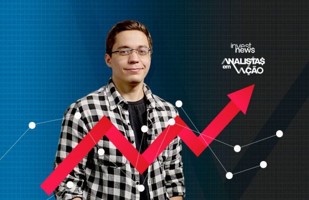 Homem sorridente com gráfico financeiro de seta vermelha em alta. Fundo com logo "Invest News Analistas em Ação".