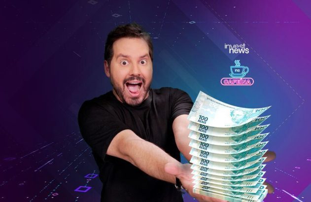 Dony com dinheiro de dividendos nas mãos