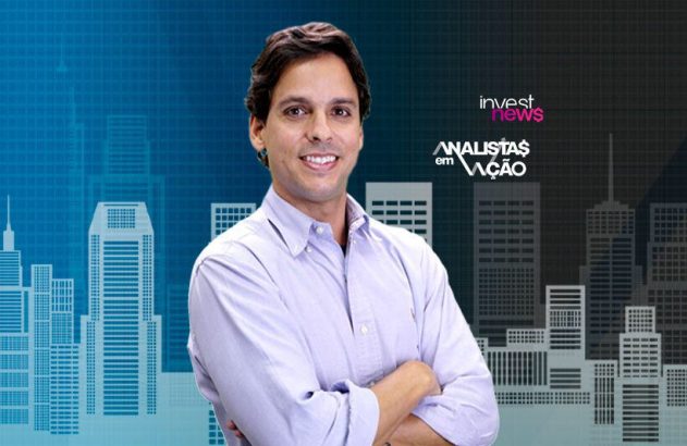 Homem sorridente de camisa roxa, braços cruzados, em fundo de prédios. Logos 'invest news' e 'ANALISTAS em AÇÃO'.