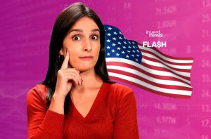 Mulher surpresa com a bandeira dos EUA e informações financeiras ao fundo. Texto "FLASH invest news".