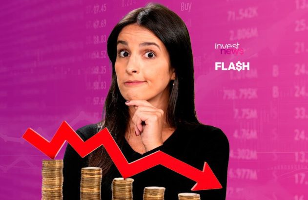fabiana ortega, apresentadora do investnews, com a mão no queixo
