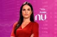 Apresentadora de suéter vermelho em fundo roxo com dados financeiros e logos Invest News, FLASH e Nu.
