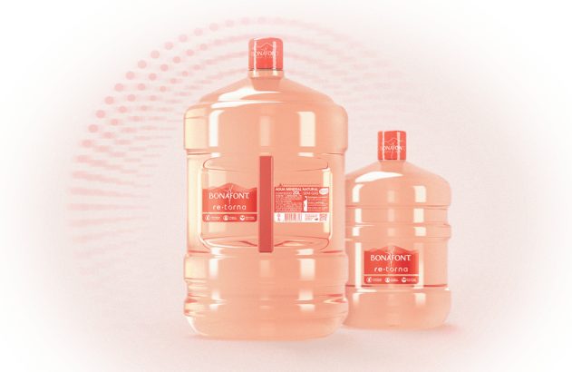 Garrafa plástica de água mineral Bonafont com rótulo laranja, tampa branca, em fundo claro.