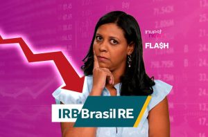 Mulher olha preocupada para gráfico financeiro com seta vermelha de queda, sobre IRB Brasil RE.