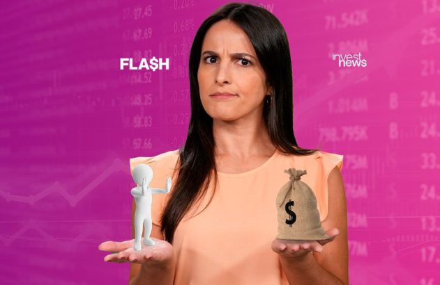 Mulher com expressão de dúvida compara boneco 3D em sinal de 'pare' e saco de dinheiro. Fundo financeiro.