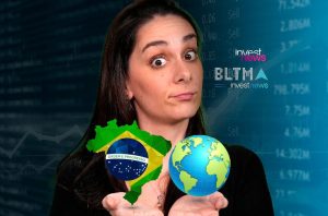 Mulher com expressão de dúvida segura mapa do Brasil e globo; fundo com dados financeiros e InvestNews.