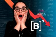 Mulher chocada com queda de dados financeiros e logo B3 ao fundo, com seta vermelha indicando baixa.