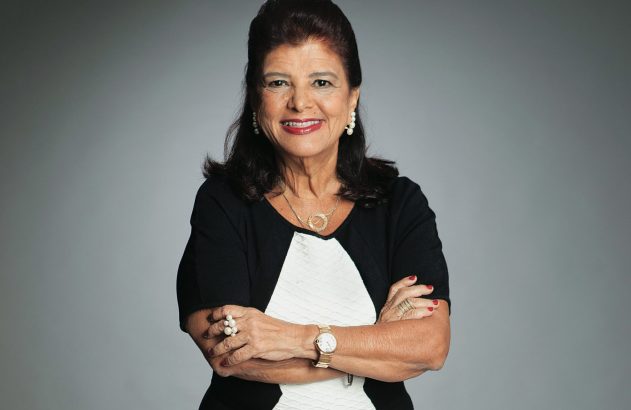 Luiza Helena Trajano sorrindo.