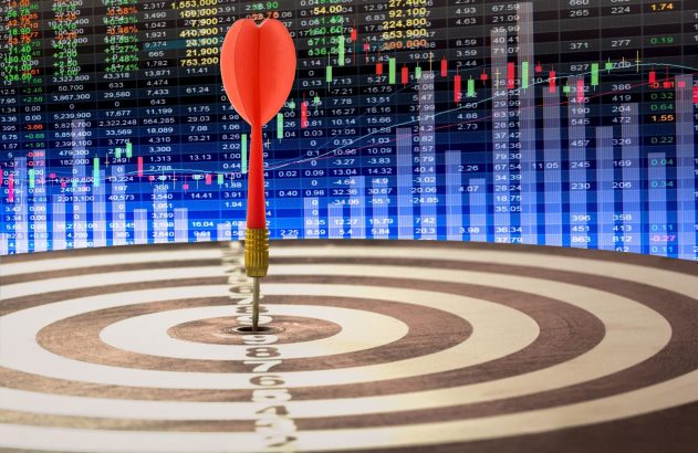 Dardo vermelho fincado no alvo central de um dardo, com gráficos financeiros e números ao fundo.
