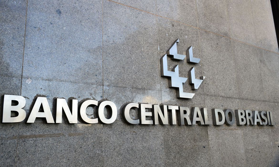 Banco Central retoma alta de juros e Selic sobe para 10,75% ao ano