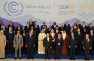 Foto de grupo de líderes mundiais na Cúpula do Clima COP27 em Sharm El-Sheikh, Egito.