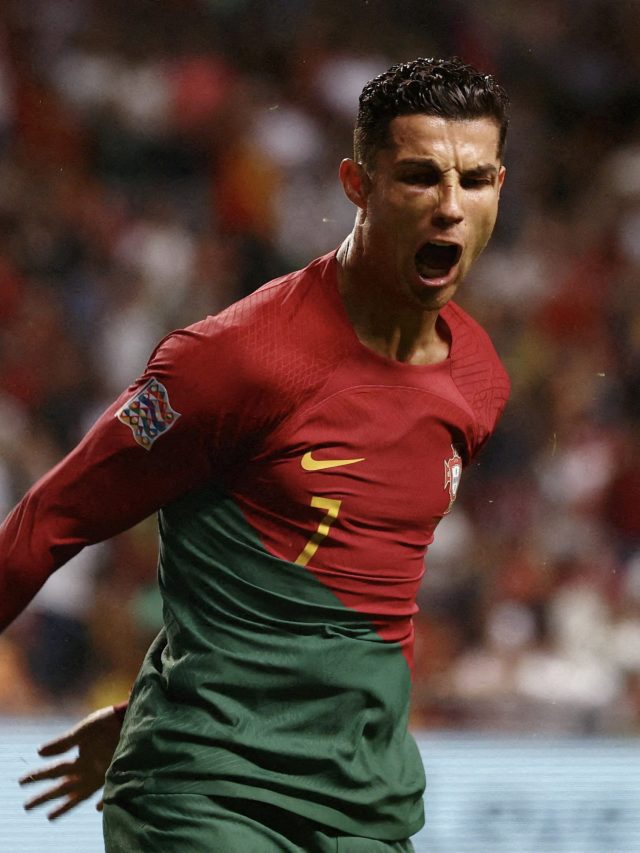 foto de Cristiano Ronaldo no meio de um jogo
