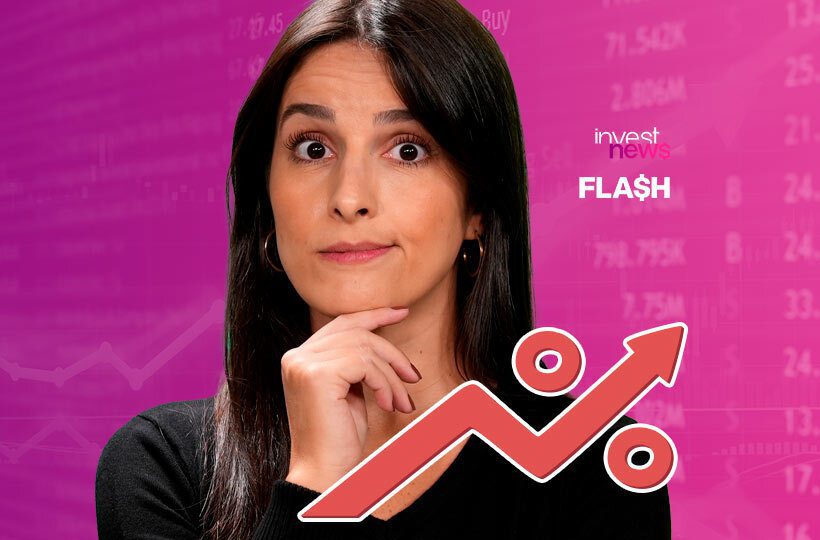 fabiana ortega, apresentadora do investnews, com o dedo no queixo e símbolo de porcentagem em formato de gráfico crescente