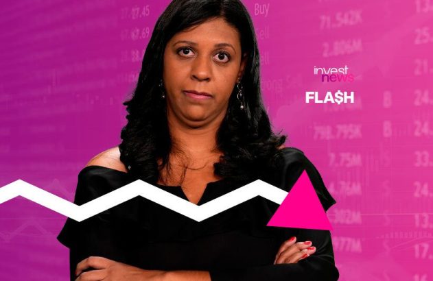 tatiana santiago, apresentadora do investnews, com braços cruzados e uma seta à sua frente representando queda da prévia do PIB