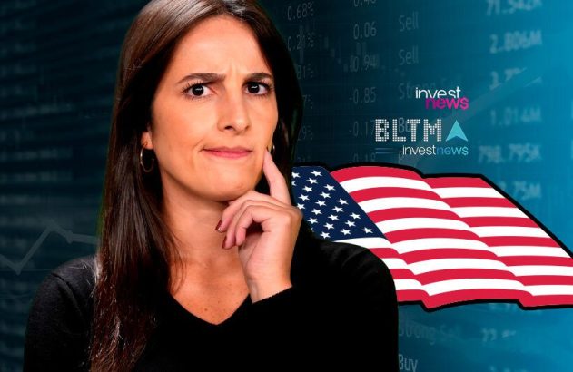 Mulher com expressão pensativa e mão no queixo, diante de dados financeiros e bandeira dos EUA.